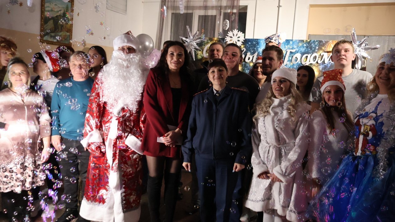 Новогодний корпоратив в участке № 2 исправительного центра № 1 Уссурийска Анна Маринец, ИА UssurMedia