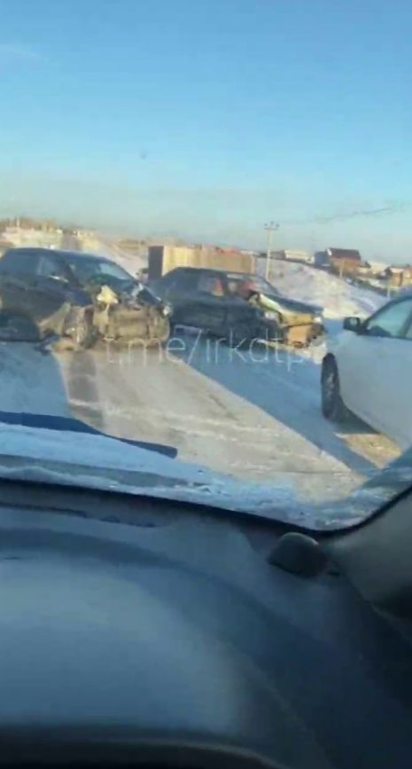Легковушки жестко столкнулись в Максимовщине Иркутского района тг-канал (18+) &quotДТП 38RUS&quot