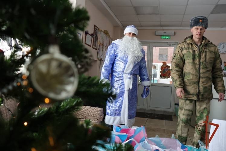 Дед Мороз спецназначения поздравил пациентов и работников хосписа в Иркутске тг-канал (18+) Управления Росгвардии по Иркутской области