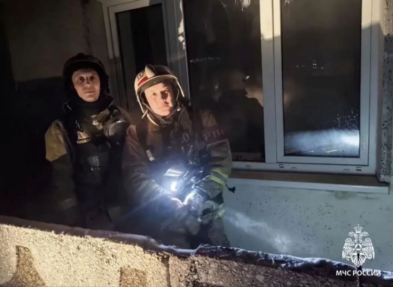 Фейерверк попал на балкон и вызвал пожар в Ангарске Пресс-служба ГУ МЧС России по Иркутской области