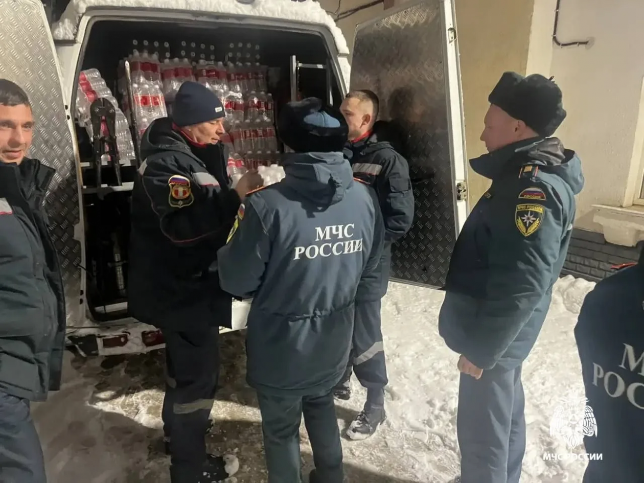 В Краснодарском крае спасатели помогают пассажирам, задерживающихся поездов МЧС России