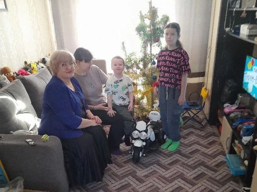 Вручение подарка пресс-службы правительства Забайкалья