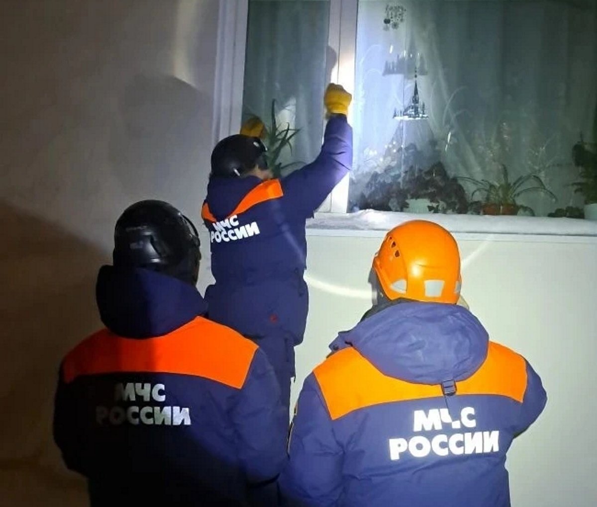 С места происшествия ГУ МЧС России по Магаданской области