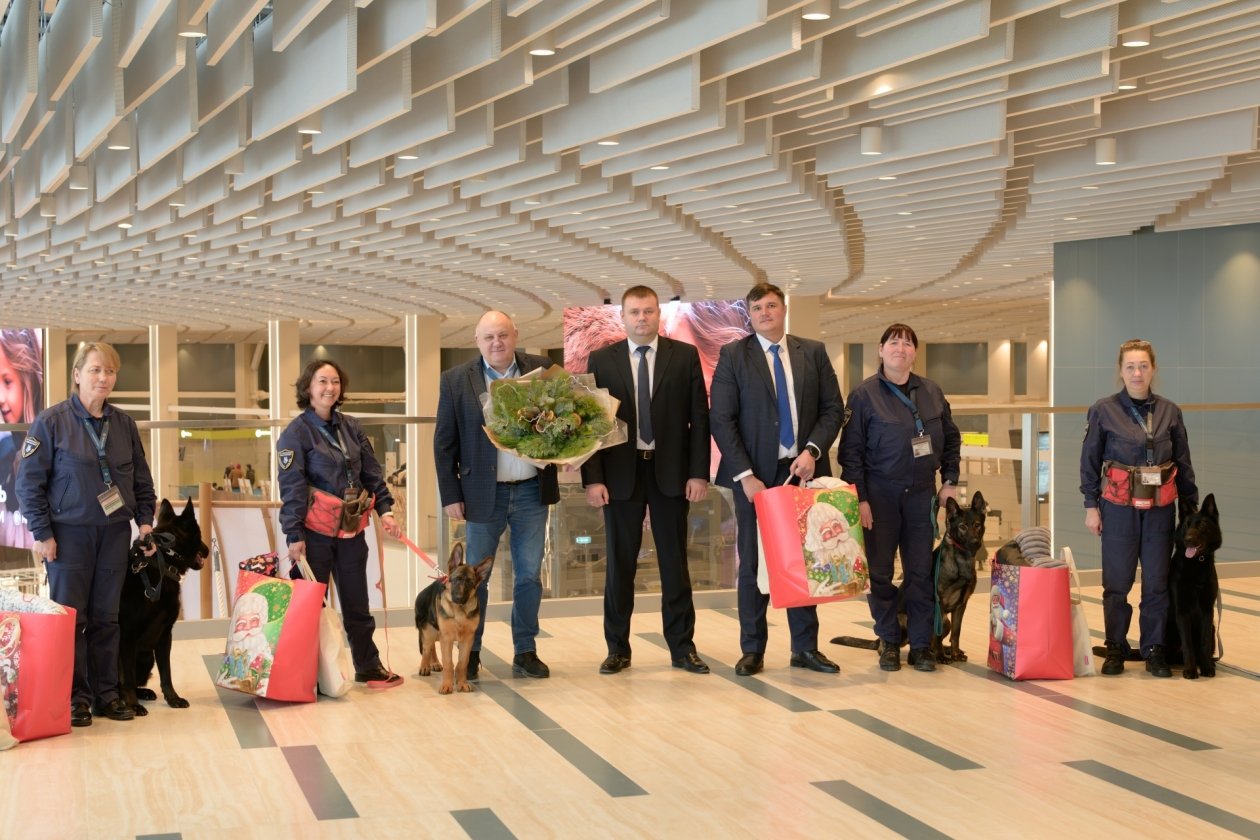 Пушистых инспекторов аэровокзала Южно-Сахалинска поздравили с Новым годом пресс-служба аэровокзала Южно-Сахалинска