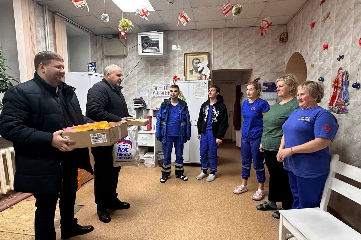 Единая Россия поздравила сотрудников экстренных служб Шелехове Пресс-служба ИРО ЕР