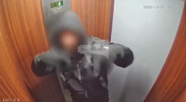 На беспредел в подъезде жалуются жители Ставрополя Читательница ИА Stavropol.Media