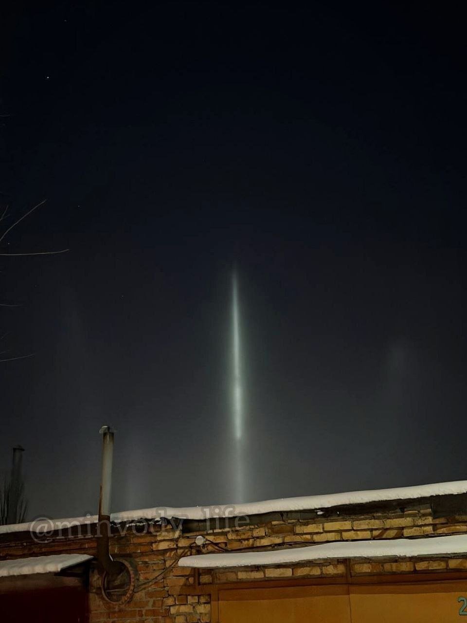Жители Минвод заметили световые столбы Тг-канал minvody_life_1 (18+)