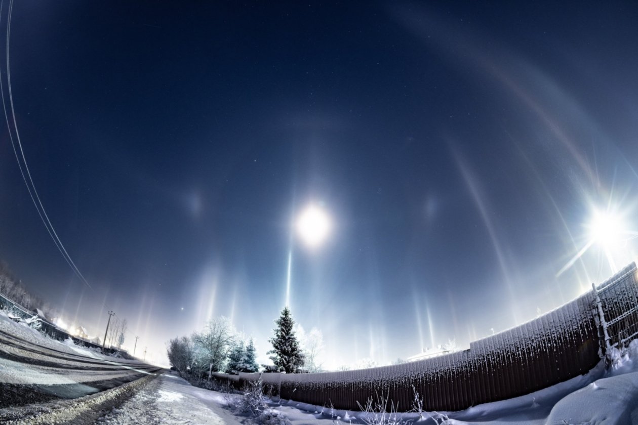 Редкое природное явление превратило небо в светящийся лес в одном из регионов России Катя Стрельникова тг-канал (18+) АстроФотоБолото 🎄 Атмосферное