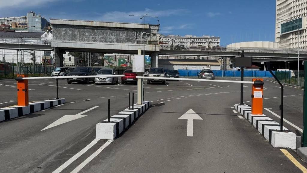 Одна из платных парковок закрытого типа во Владивостоке предоставлено пресс-службой мэрии Владивостока
