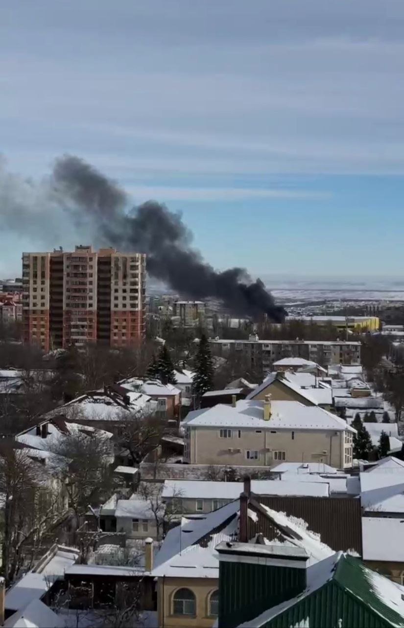 Сильный пожар заметили в центре Ставрополя очевидцы Скриншот видео ТГ-канала &quotНетипичный Ставрополь&quot(18+)