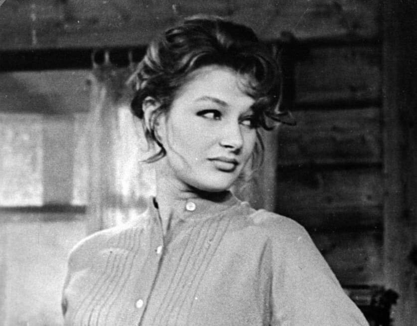 Горькая доля красивой Анфисы: этого не показали в фильме Скриншот из фильма (0+)