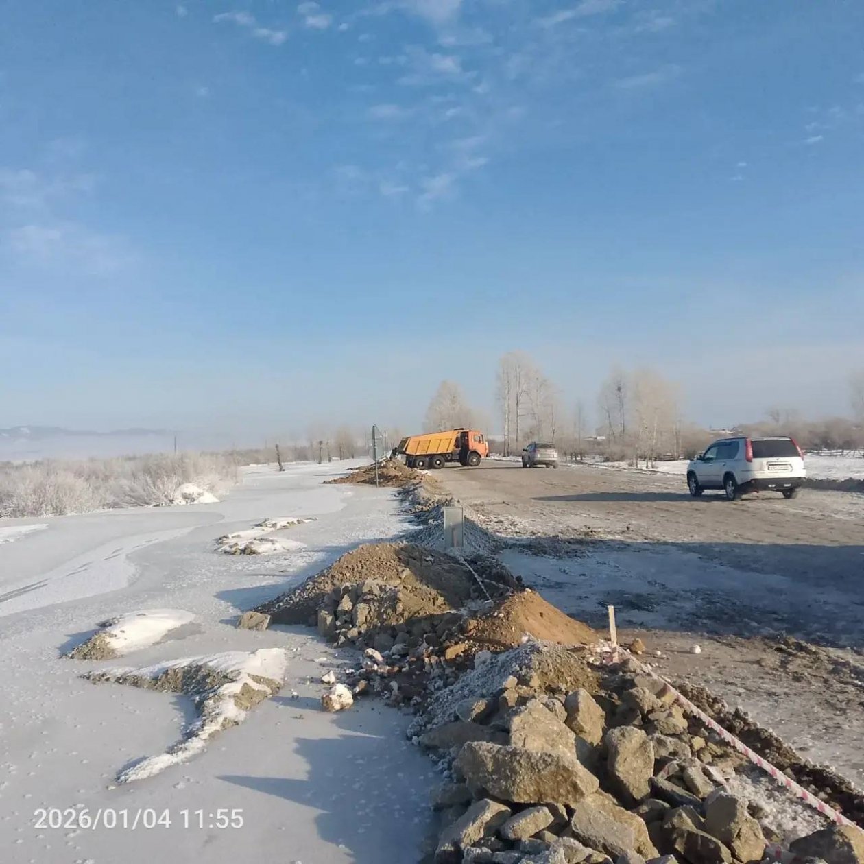 Река растеклась на дорогу в Бурятии Бурятрегионавтодор