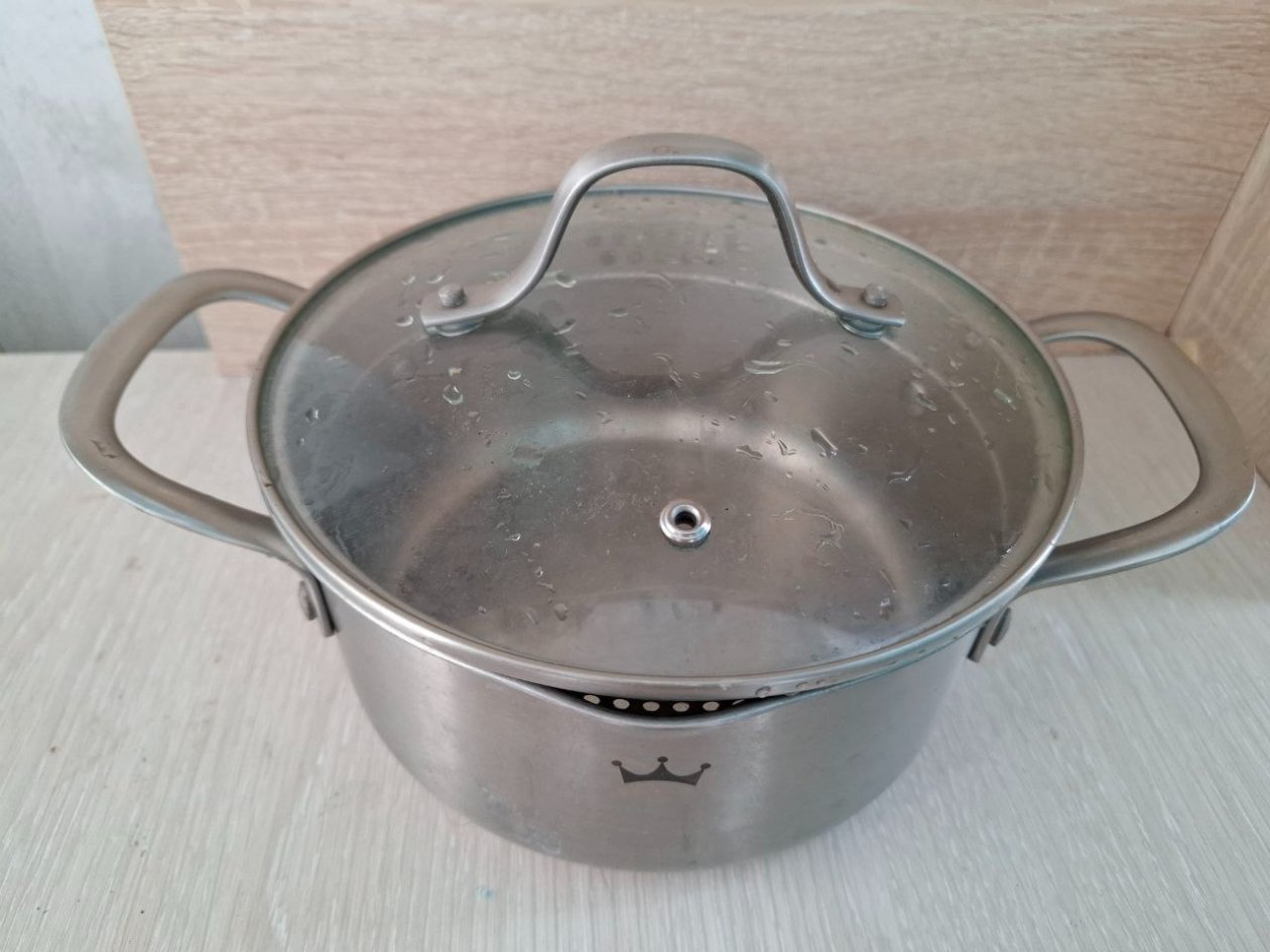 Добавляю 2 ложки и замачиваю - и крышки снова сияют чистотой: без усилий и чистящих средств ИА KrasnodarMedia