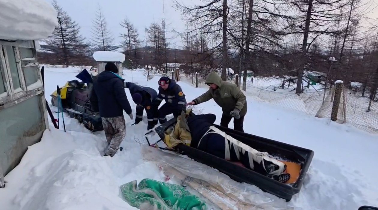 С места происшествия ГУ МЧС России по Магаданской области