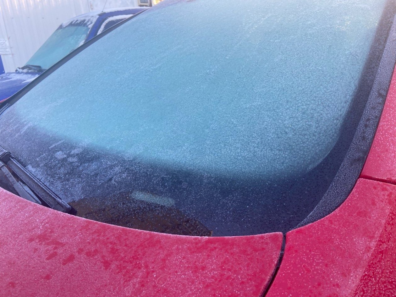 Лобовое больше не замерзнет: вот что нужно на него положить - без наледи даже в лютый мороз ИА SevastopolMedia