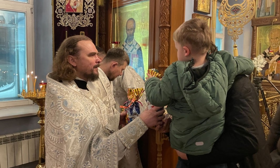 Дети в Бурятии получили освящённые подарки на Рождеств Улан-Удэнской и Бурятской епархии. 