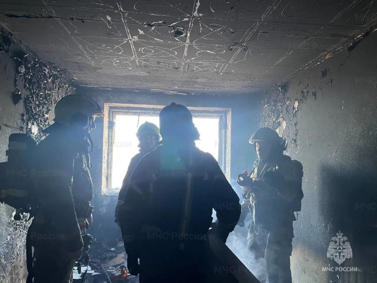 Женщину с 2-летним ребенком спасли из горящей квартиры в Усть-Илимске Пресс-служба ГУ МЧС России по Иркутской области