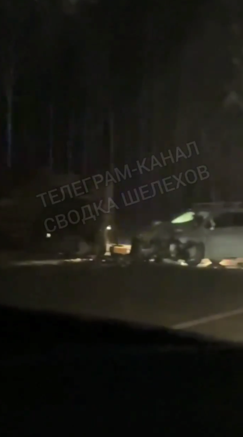 Грузовик перевернулся в результате жесткого ДТП около Шелехова тг-канал (18+) &quotСводка Шелехов&quot