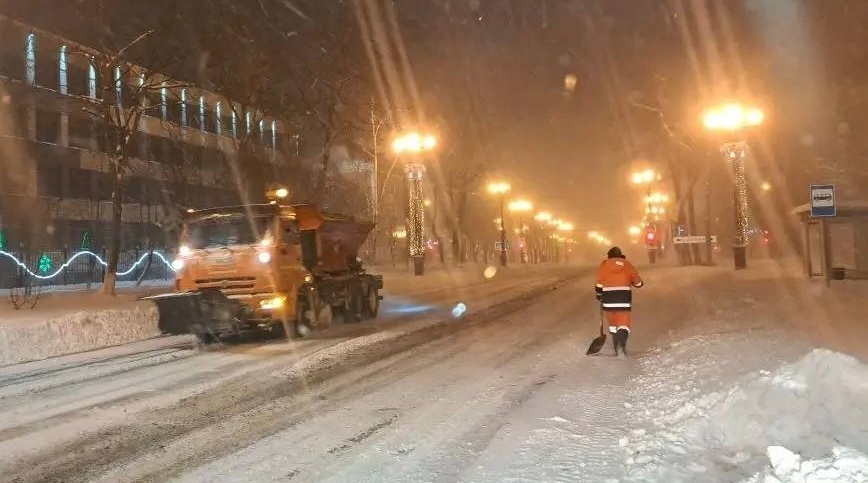 Работы по расчистке улиц Южно-Сахалинска пресс-служба администрации Южно-Сахалинска