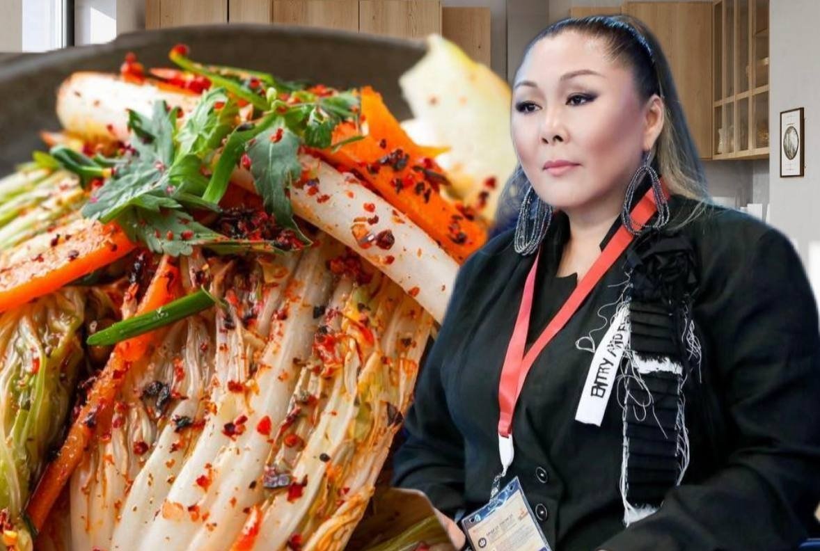 Анита Цой коллаж сгенерирован ИА UssurMedia на основе фото тг-канала Аниты Цой (18+)