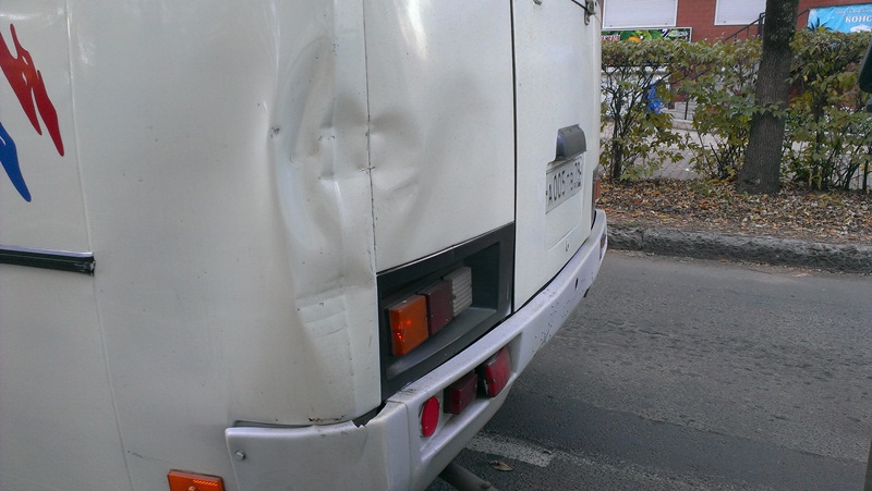 Автобус получил повреждения, Фото с места события из других источников