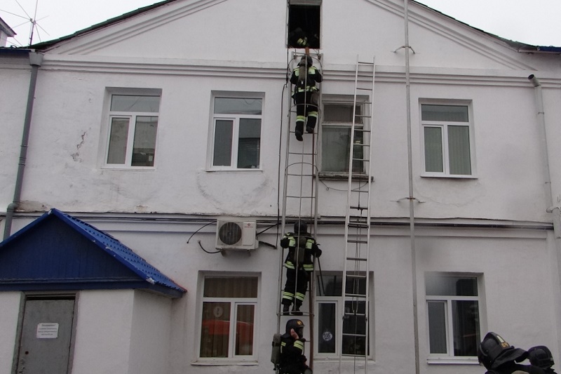 ожару был автоматически присвоен повышенный номер вызова, Фото с места события из других источников