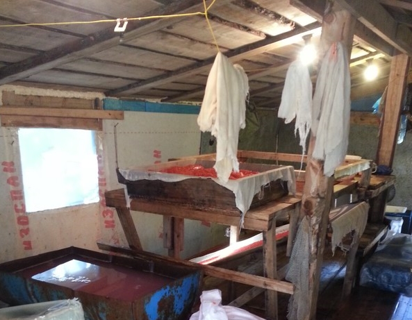 Совместный рейд работников Охотского территориального управления, сотрудников ФСБ и полицейских помог ликвидировать браконьерский стан, Фото с места события из других источников