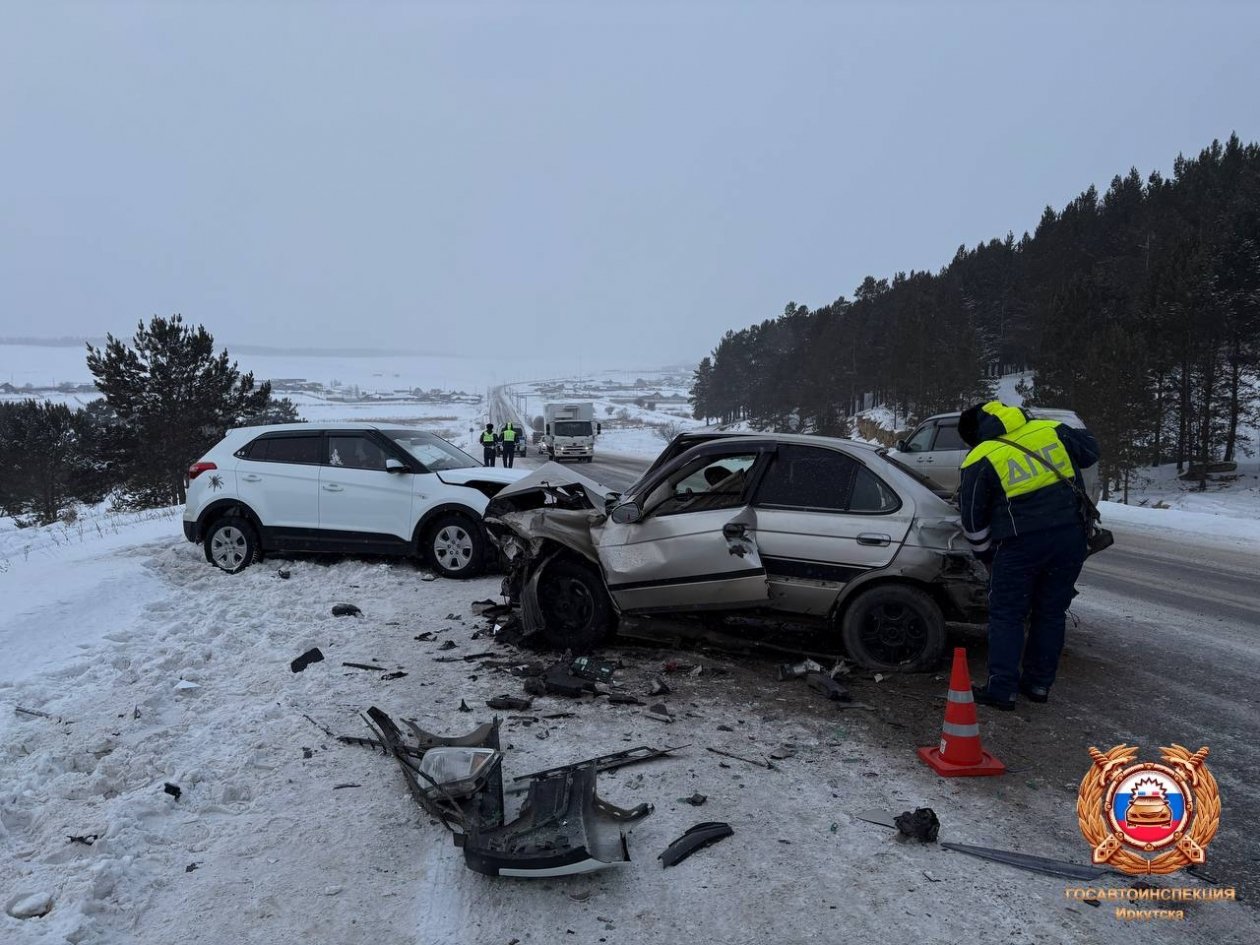 Два подростка пострадали в жестком столкновении трех иномарок в Иркутском районе Пресс-служба ГУ МВД России по Иркутской области