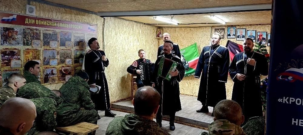 Кубанский казачий хор выступил перед бойцами на передовой в Донбассе Кубанский казачий хор