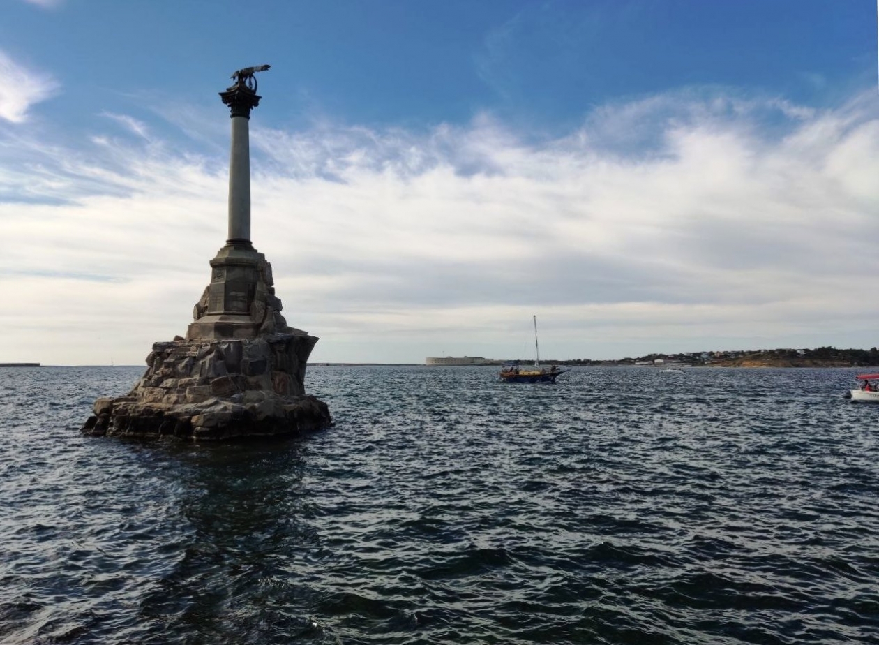 Севастопль, памятник затопленным кораблям Петр Максимов, ИАNakhodka.media