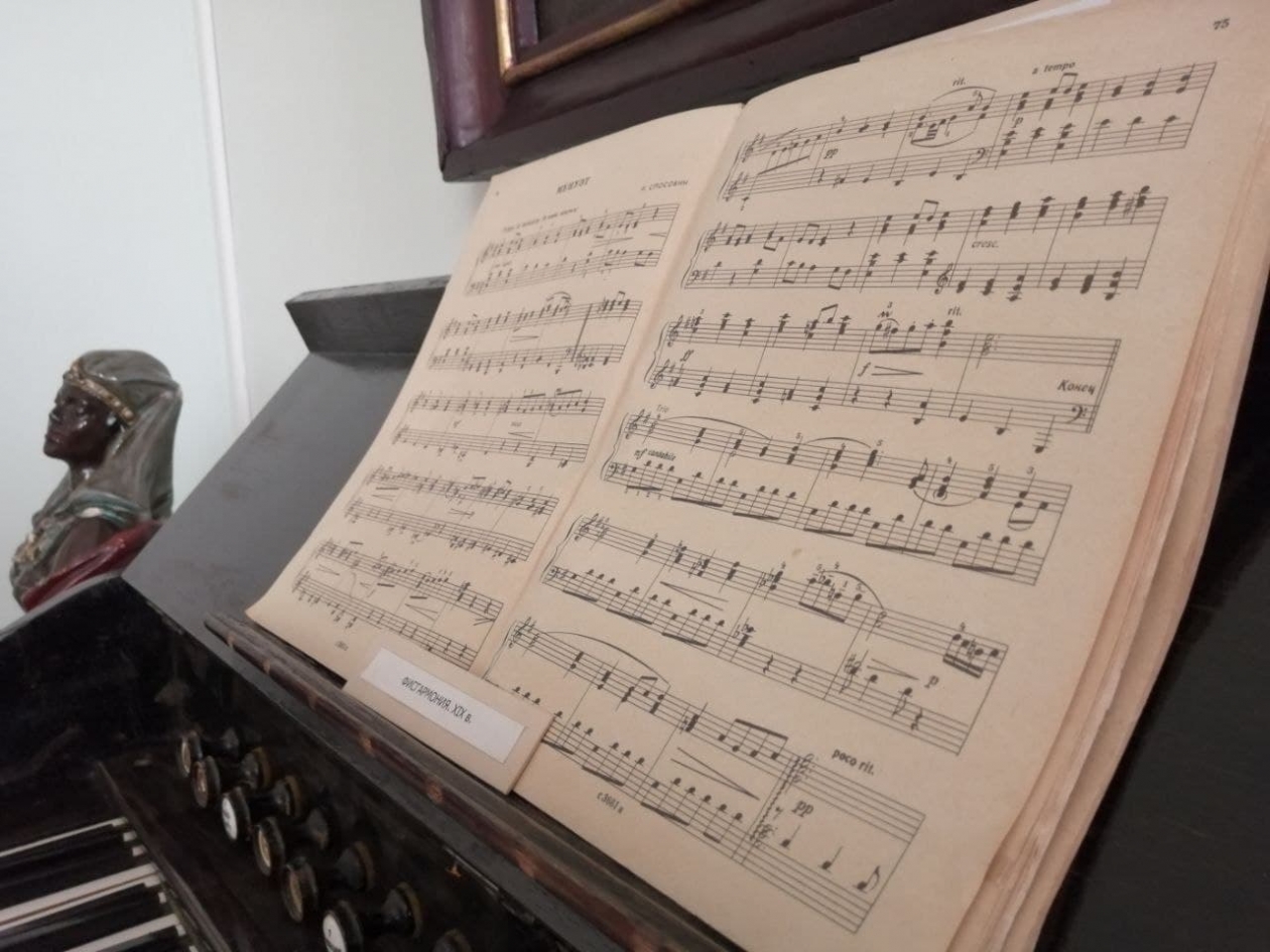 Александра Комович вместе с ГигаЧат превратила хит 70-х в современный саунд Абрамченко Анета