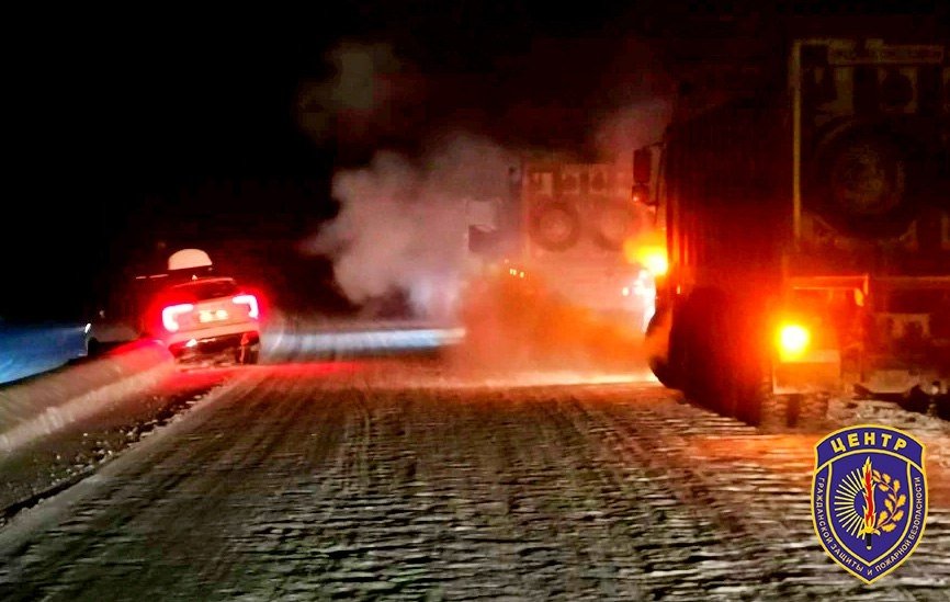 Семью с двумя детьми спасли из от замерзания в снежной западне в Приамурье Амурский центр ГЗ и ПБ