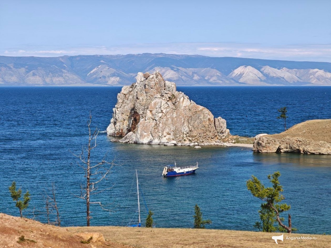 Скала Шаманка (Мыс Бурхан) Анастасия Вострецова, корр. ИА AngarskMedia