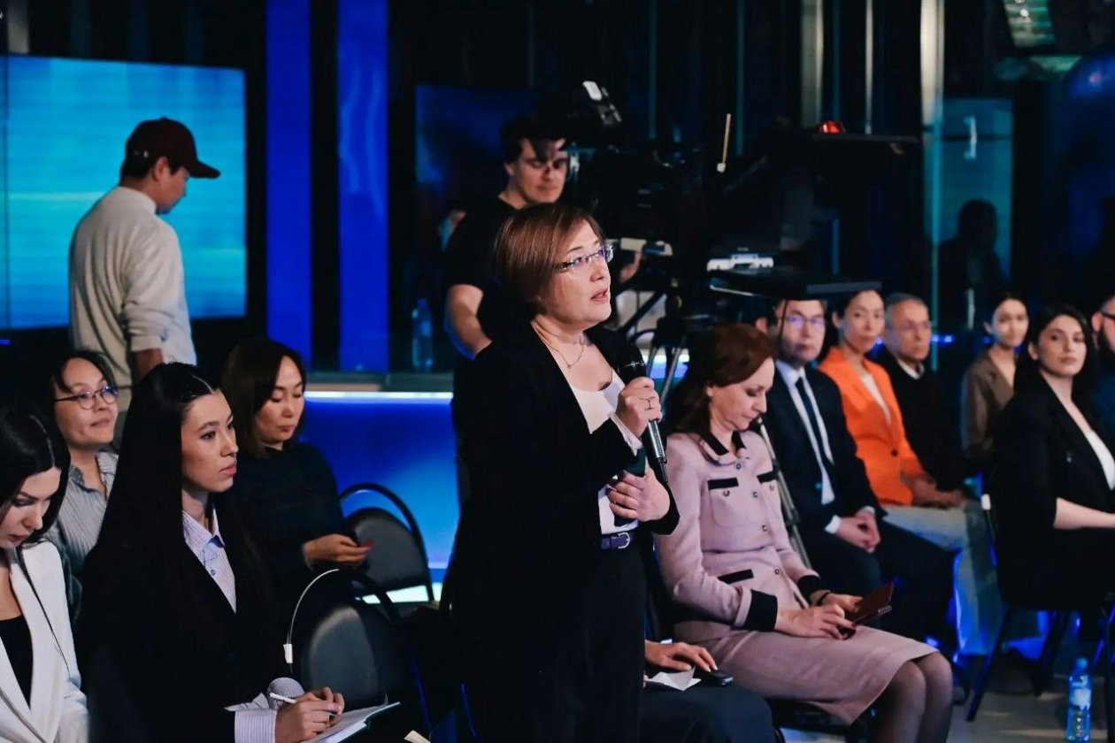 Умеют слушать и слышать: журналистов Бурятии поздравили с Днём российской печати правительство Бурятии