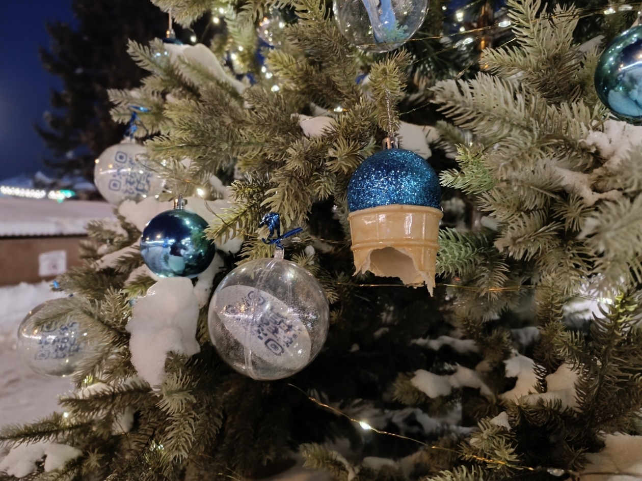 Вандалы обкусали вафельные стаканчики Евгения Микушина, ИА UssurMedia