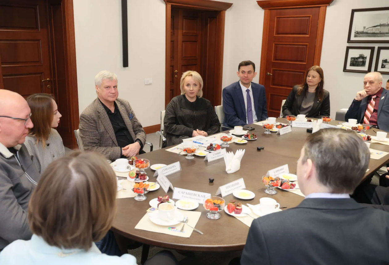 Мария Костюк встретилась с руководителями и главными редакторами региональных и муниципальных СМИ тг-канал (18+) губернатора ЕАО