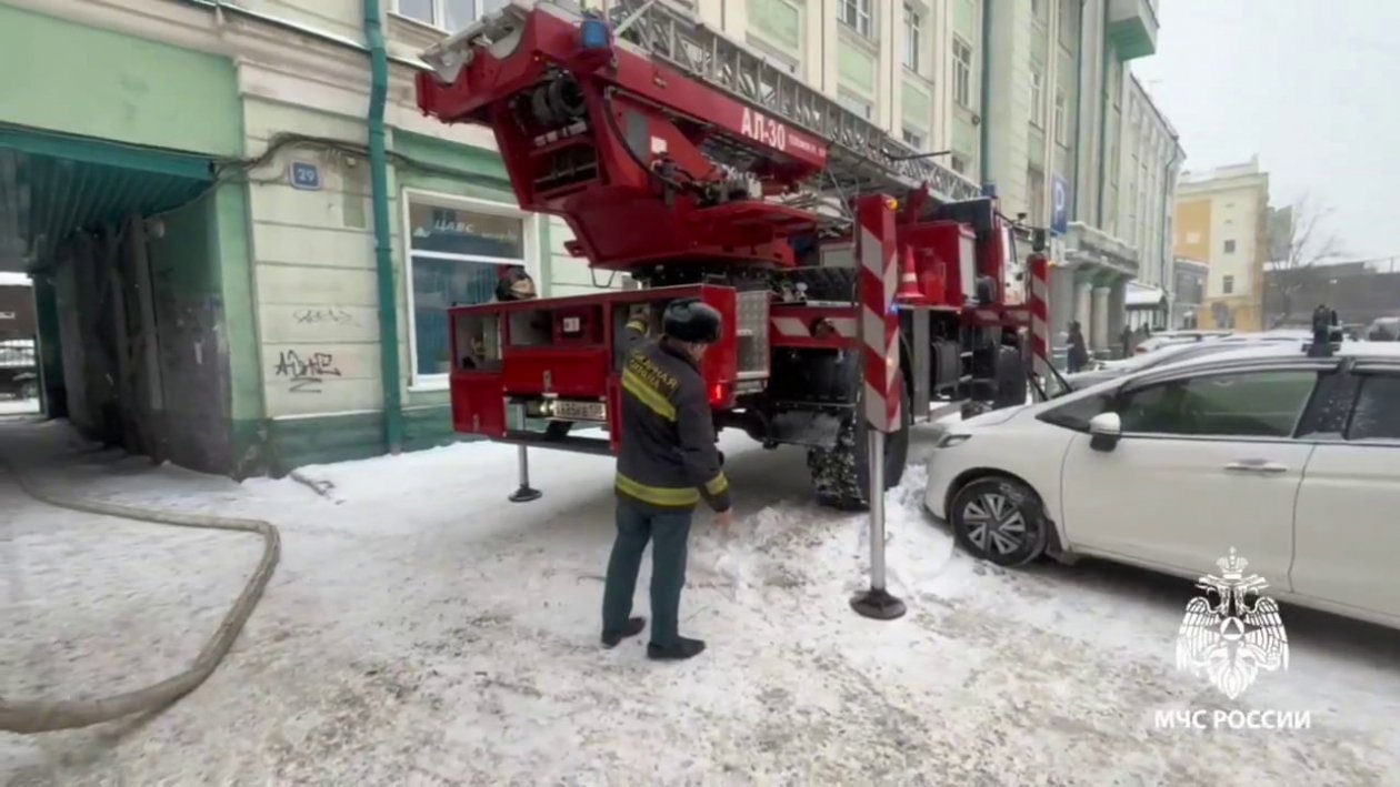 Жилой дом вспыхнул на улице Горького в Иркутске Пресс-служба ГУ МЧС России по Иркутской области