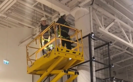 Сетки-ловушки для птиц убрали в ТЦ &quotАвиапарк&quot после скандала Telegram / Мурена Настя