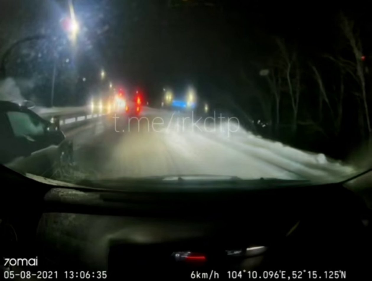 Иномарка протаранила четыре автомобиля под Иркутском Тг-канал &quotДТП38&quot (18+)