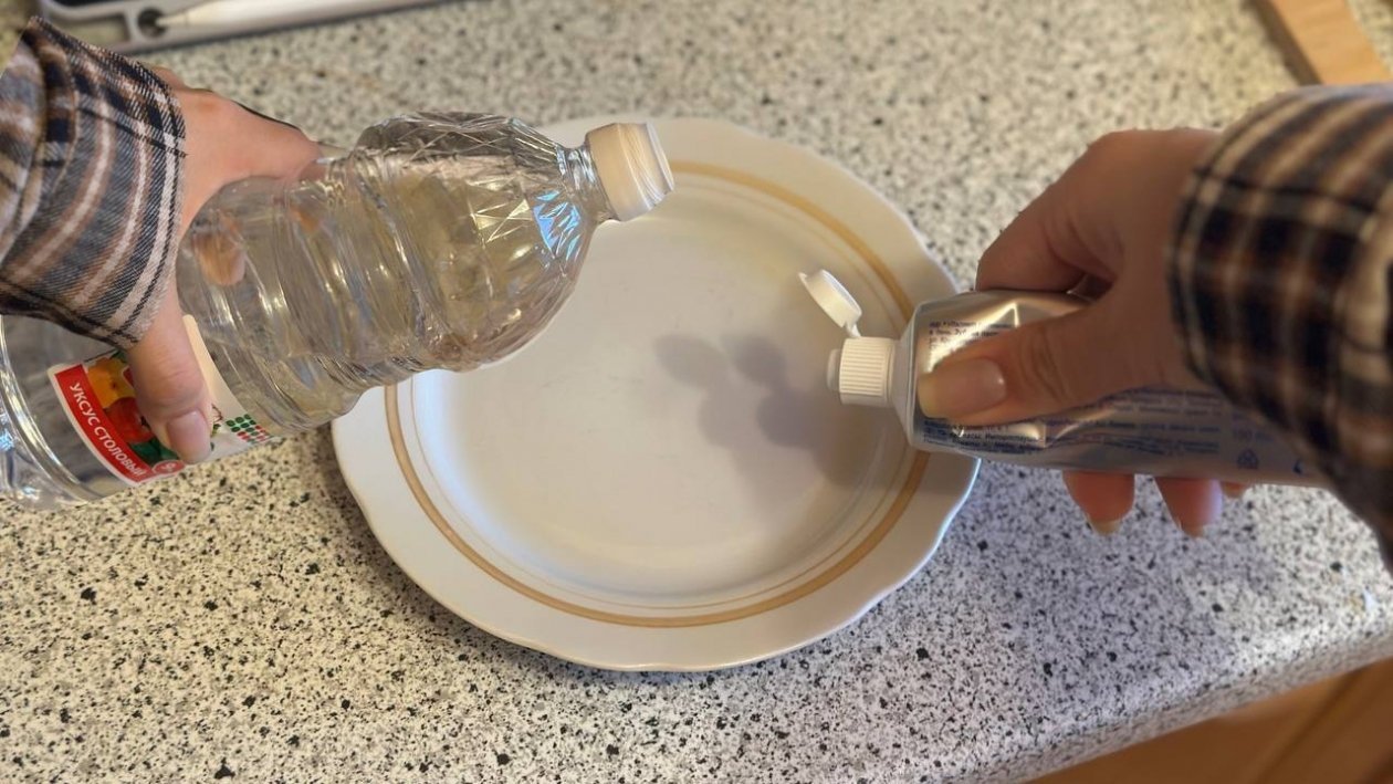 Мешаю пасту с уксусом - хозяйки в восторге от чудо-раствора: как используют зимой ИА Stavropol.Media