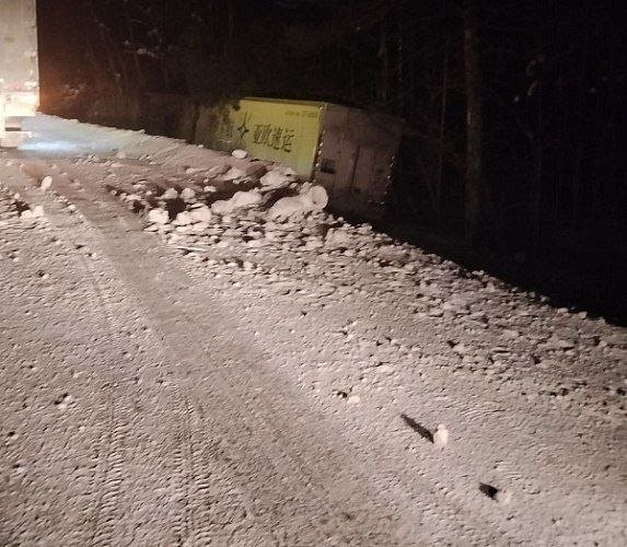 Уснул за рулем: иностранный водитель фуры съехал в кювет в Бурятии телеграм-канал &quotКабанск-инфо.24/7&quot