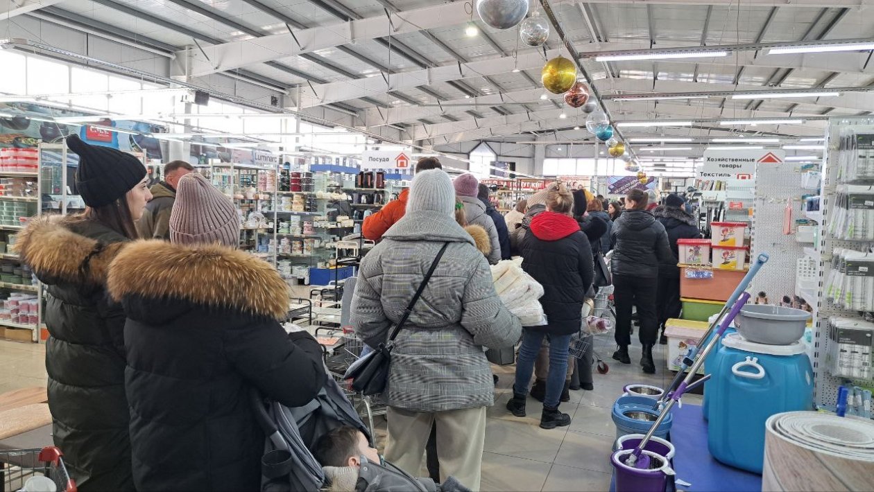 Ажиотаж в торговом зале ИА UssurMedia