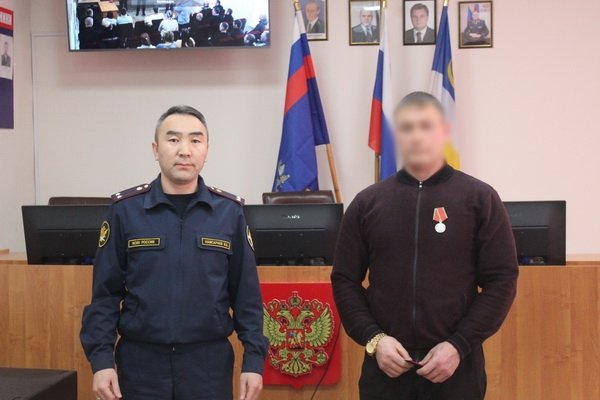 Осужденному в Бурятии вручили медаль Суворова за участие в СВО УФСИН по Бурятии