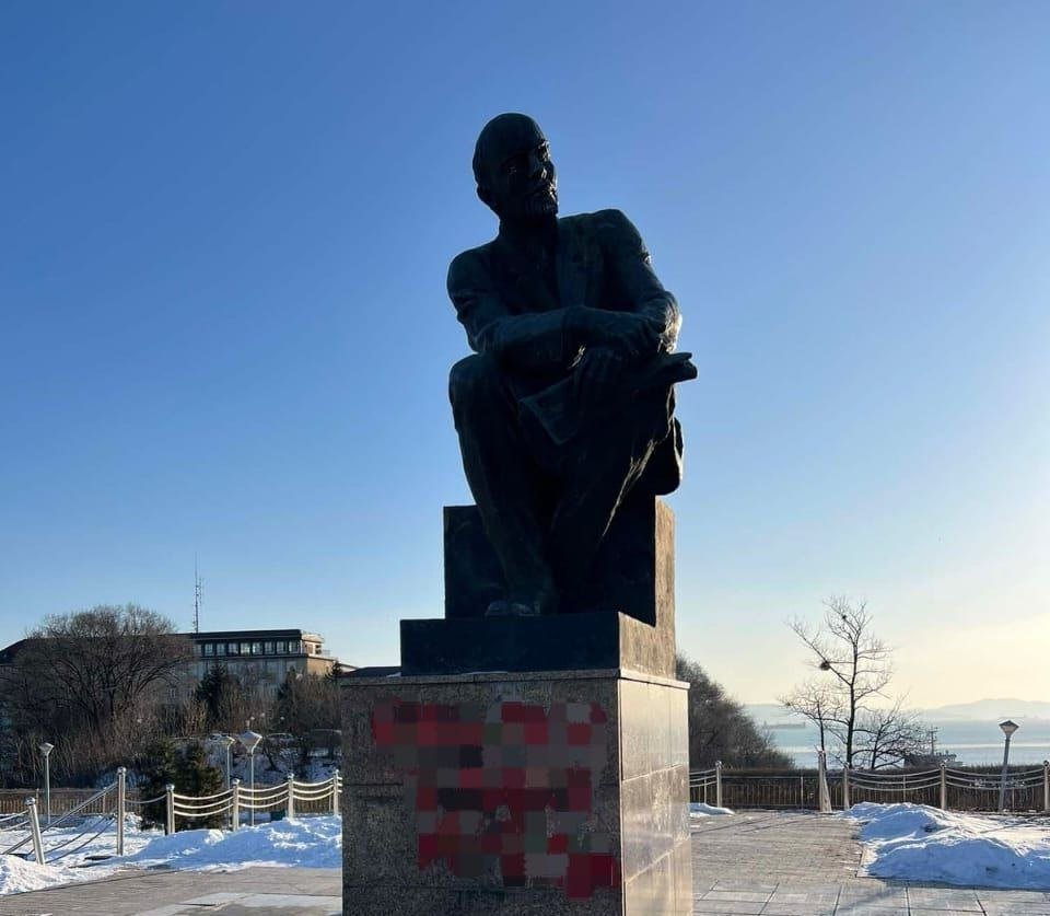 Оскверненный памятник Пресс-служба полиции Приморья