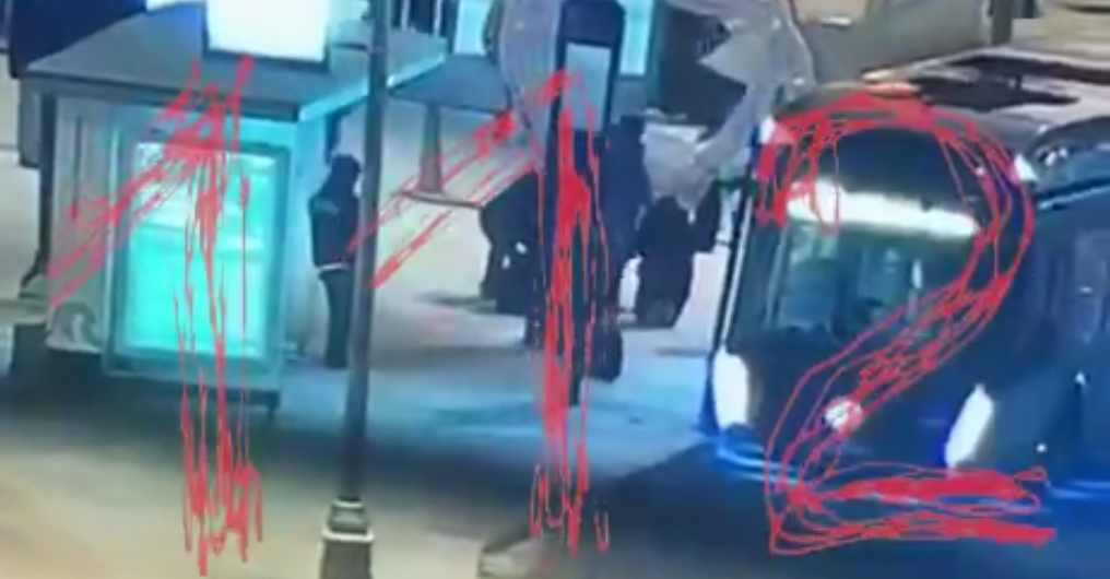 Кадр с места, где открыли стрельбу в центре Москвы Telegram / &quot112&quot (18+)