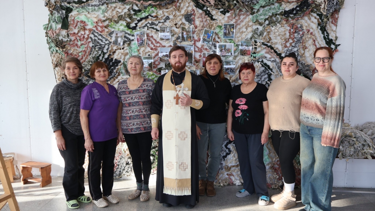 Комнату, где плетут сети, освятил отец Михаил Анна Маринец, ИА UssurMedia