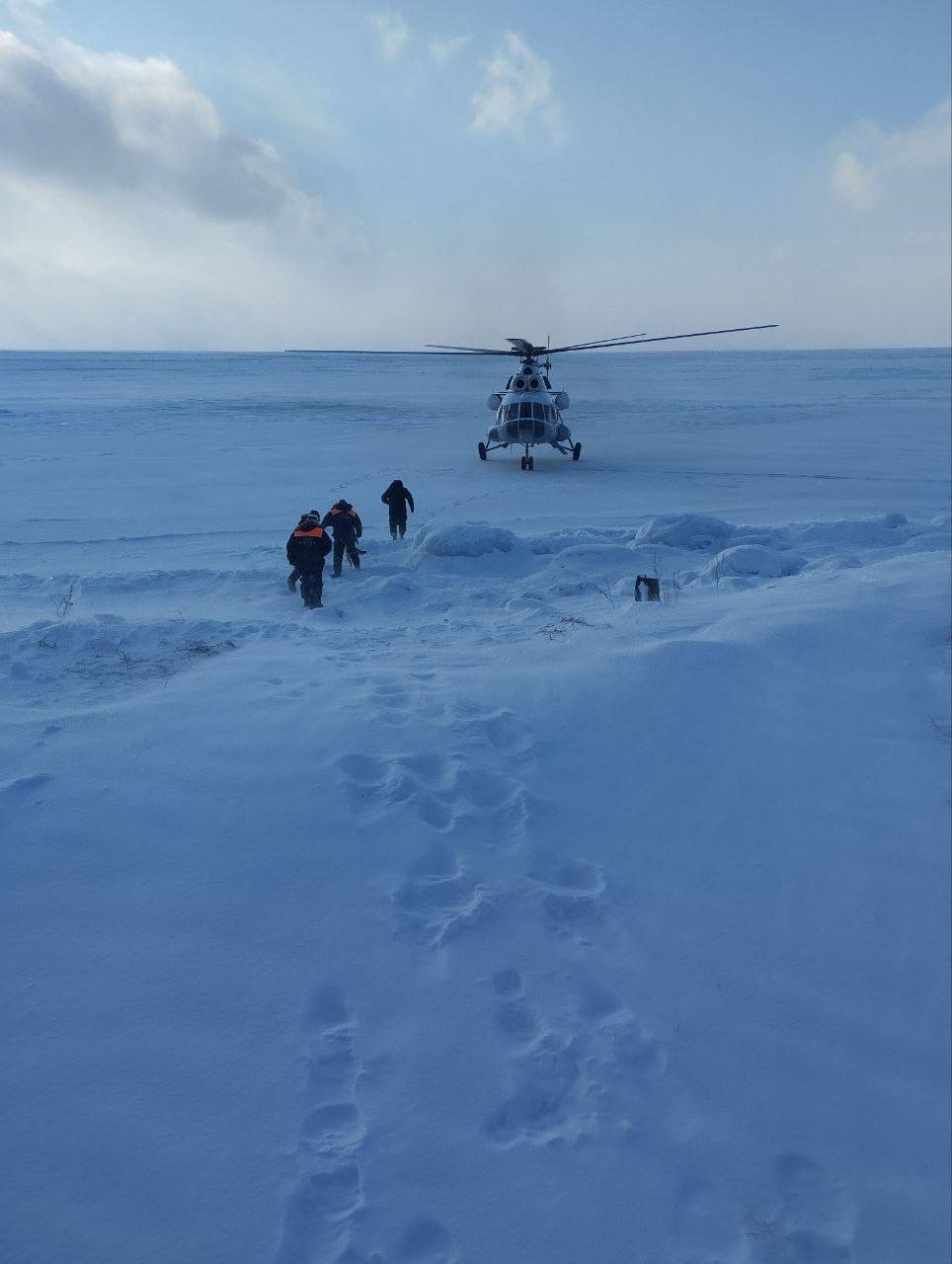 Вертолет Ми-8 МЧС России вылетел из Иркутска для спасения работника на Ушканьих островах Пресс-служба ФГКУ Байкальского поисково-спасательного отряда