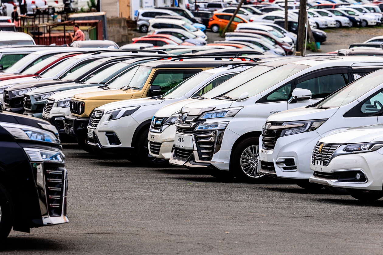 авторынок, Зелёный угол, Зеленка, машины, стоянка, продажа машин Евгений  Кулешов, ИА PrimaMedia