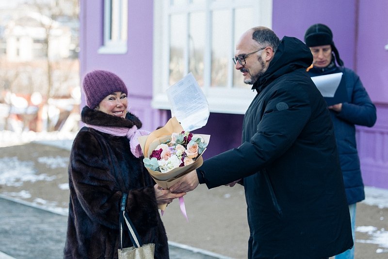 Ключи от 19 новых квартир вручили детям-сиротам и жителям аварийных домов Владивостока Пресс-служба администрации Владивостока