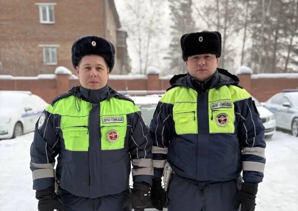 Полицейские помогли водителю Lexus выбраться из кювета в Иркутском районе Госавтоинспекция по Иркутской области